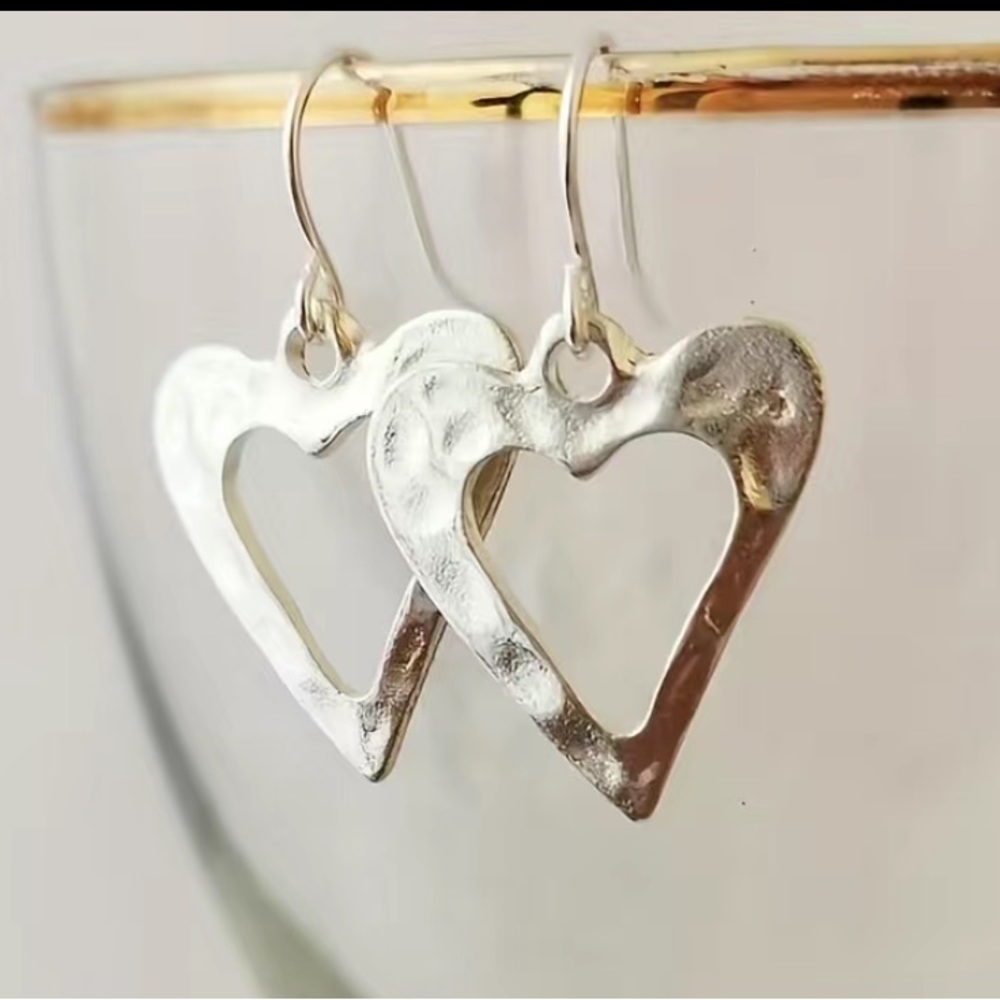 NEW silver heart earrings